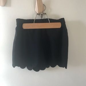 Scalloped edge black Madewell shorts